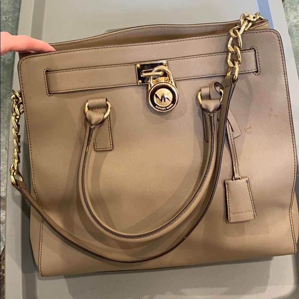 Tote bag with handles and strap